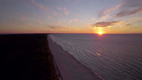 Schöner,-Erstaunlicher-Epischer-Sonnenuntergang-über-Der-Ostsee,-Weichsel-Nehrung