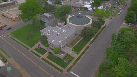 Drone-aerial-backing-away-from-the-site-at-Liberty-Jail-a-Mormon-Visitor-Center-in-Liberty-Missouri