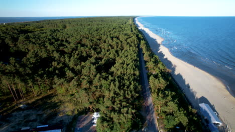 Bosque-De-Krynica-Morska-Y-Costa-De-Playa-En-El-Asador-Del-Vistula