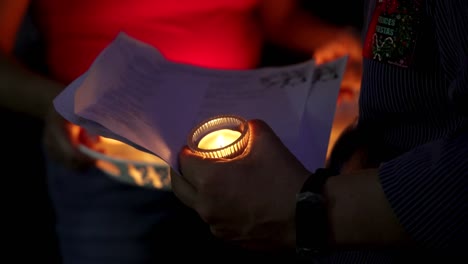 Gruppe-Von-Kerzen-In-Der-Nacht-Eingeschaltet-Während-Einer-Dia-De-Los-Muertos-Feier-In-Der-Dominikanischen-Republik