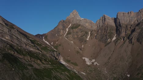 Rocky-mountain-peak-in-the-Aravais-range,-French-Alps