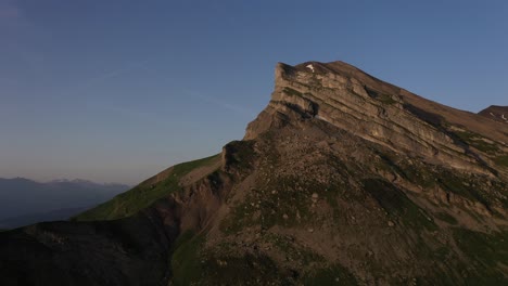 Impressive-mountain-cliff-in-the-Aravis-Range,-French-Alps