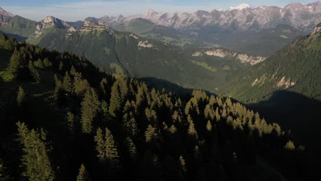 Atemberaubende-Aussicht-Auf-Ein-Tal-In-Haute-savoie---Französische-Alpen