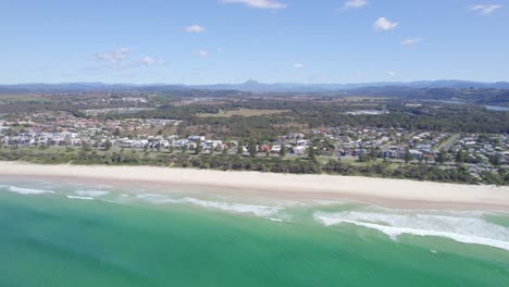 Turquoise-Ocean-And-White-Sand-Beach-In-Kingscliff,-New-South-Wales,-Australia---aerial-drone-shot