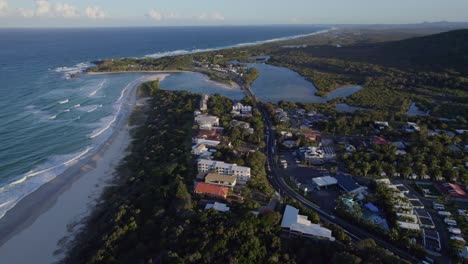 Luftbild-Von-Hastings-Point-Und-Malerischem-Strand-In-New-South-Wales,-Australien,-Im-Tweed-Shire---Drohnenaufnahme