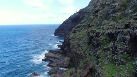 Amazing-coastal-views-from-the-black-volcanic-sea-cliffs-of-Makapu'u-Lighthouse