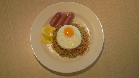 Chinese-continental-food-buffet-oriental-grill-noodle-served-on-a-plate-with-egg-and-garnished-3