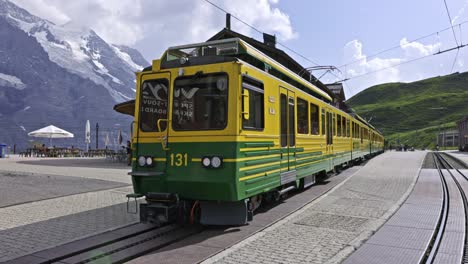 Jungfrautravelpass-Traing-going-to-Kleine-Scheideg,-Old-Train-to-Eiger-Mountain
