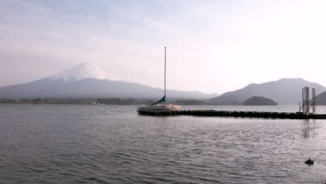 Vista-Al-Lago-Del-Monte-Fuji-Japón