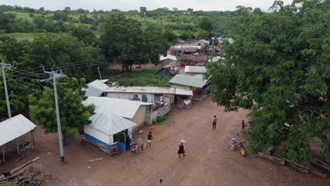 Luftaufnahme-Eines-Kleinen-Dorfes-In-Ghana-Westafrika