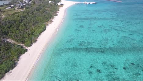 Luftaufnahme-Des-Strandes-Der-Insel-Minna-In-Okinawa,-Japan