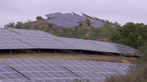 Sustainable-energy-in-nature-on-a-mountainside-full-of-solar-panels-facing-the-sun