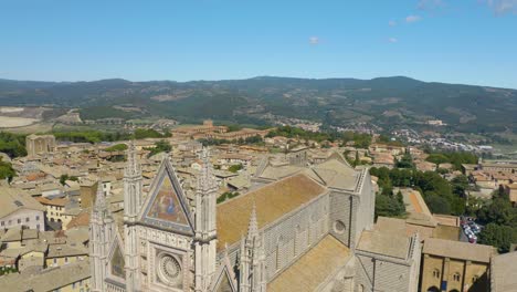 Aerial-Pullback-Reveals-Famous-Orvieto-Cathedral-Popular-among-Tourists