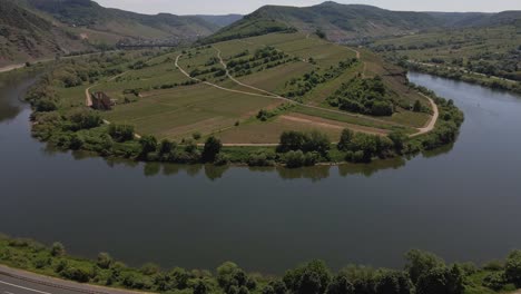 Ascending-Aerial-Shot-Of-The-Bremm-Moselle-Loop-And-Vineyards