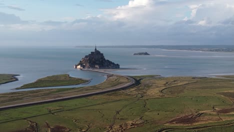 Drone-flies-to-Mont-Saint-Michel-in-Brittany-in-France,-beautiful-and-sunny-weather