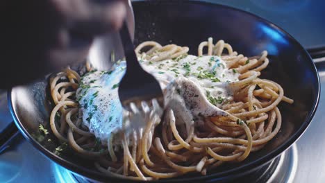 Stirring-Protein-rich-Greek-Yogurt-Spaghetti-Served-In-A-Plate