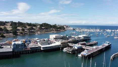 Aerial-reverse-pullback-and-panning-shot-of-the-Old-Fisherman's-Wharf-in-Monterey,-California