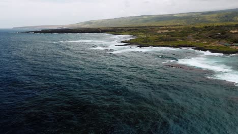 Hermoso-Océano-Con-Rocas-De-Lava-En-La-Gran-Isla-Del-Estado-Estadounidense-De-Hawaii