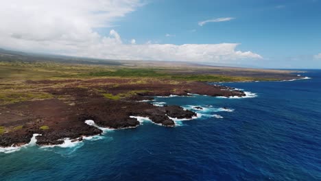 Vista-Of-Serene-Ocean-And-Black-Lava-Rocky-Shore-In-The-Big-Island-Of-Hawaii