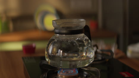 Water-Boiling-in-a-Glass-Vessel