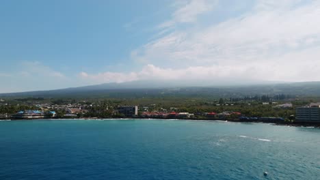 Küste-Entlang-Kailua-Kona,-Hawaii,-USA---Luftdrohnenaufnahme