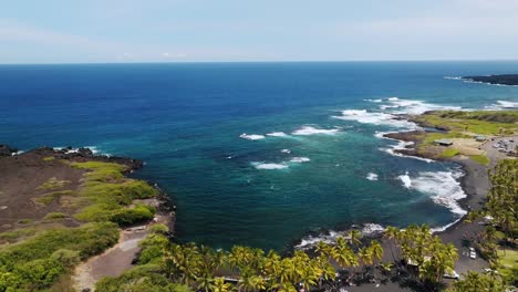 Panoramic-View-Of-The-Famous-Punaluʻu-Black-Sand-Beach-In-The-Big-Island-Hawaii