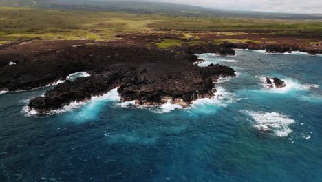 Vista-Panorámica-De-Las-Rocas-De-Lava-En-La-Costa-De-La-Isla-Grande-De-Hawaii