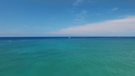 Malerische-Seelandschaft-Der-Bucht-Von-Kailua-Mit-Türkisfarbenem-Wasser-In-Hawaii---Luftdrohnenaufnahme