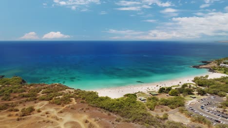 Panoramic-View-Of-Hapuna-Beach-With-Recreation-Area-In-Hawaii,-United-States