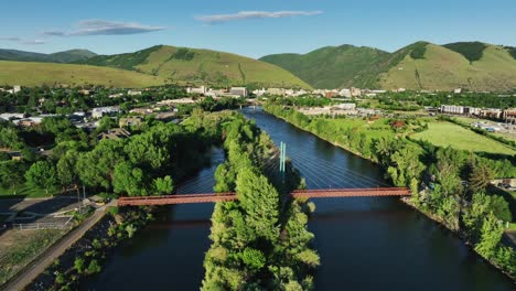 California-Street-Bridge-Over-Clark-Fork-River-In-Missoula,-Montana,-USA