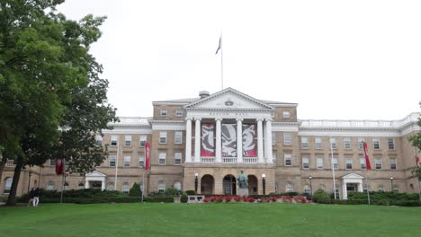 Bascom-Hall-at-the-University-of-Wisconsin-in-Madison,-Wisconsin-with-stable-video-shot