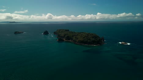 Flying-drone-over-islands-of-Coromandel-Peninsula-in-NZ