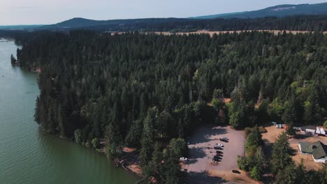 Aerial-shot-of-Washington-Lake-and-Trees