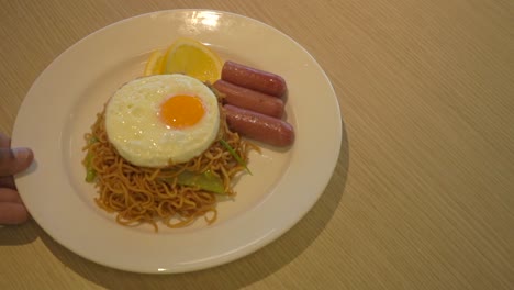 Chinese-continental-food-buffet-oriental-grill-noodle-served-on-a-plate-with-egg-and-garnished-5