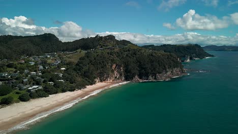Secluded-beach-in-New-Zealand's-Coromandel-Peninsula