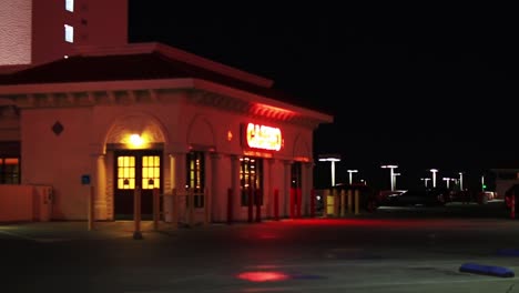 Las-Vegas-Casino-Eingang-In-Einer-Nächtlichen-Neonszene