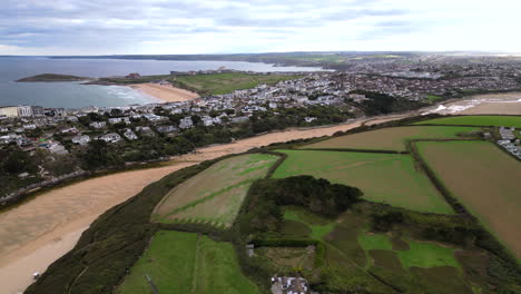 Eine-Luftaufnahme-Von-Crantock-Beach,-An-Der-Nordküste-Von-Cornwall,-England-5