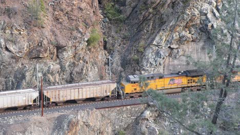 Large-train-passing-up-canyon