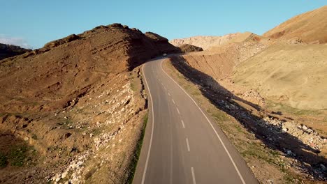 Road-view-in-Darbandikhan,-Kurdistanregion,-Iraq.-Inbetween-mountains