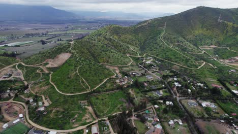 Panoramablick-Auf-Den-Bergpass-In-Der-Stadt-Pomaire-In-Der-Provinz-Melipilla,-Metropolregion-Santiago,-Chile,-Südamerika