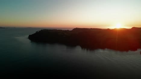 Cinematic-drone-video-of-sunrise-reveal-over-mountains-in-New-Zealand