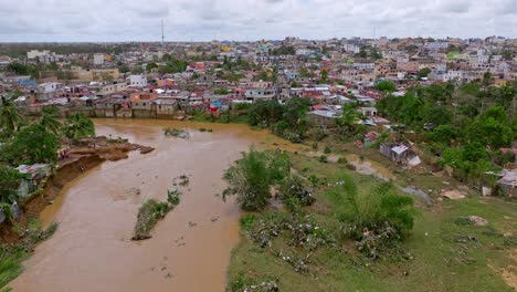 Luftaufnahme-Des-überfluteten-Flusses-Yuma-Nach-Dem-Hurrikan-Fiona-In-Der-Dominikanischen-Republik