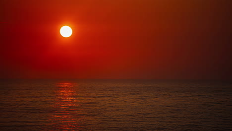 Shot-of-sunrise-over-calm-sea-at-dawn-over-horizon-in-timelapse