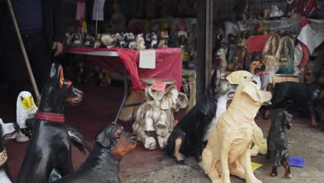 Animal-Statues-Display-In-The-Shop-In-Pomaire-Town-In-Chile