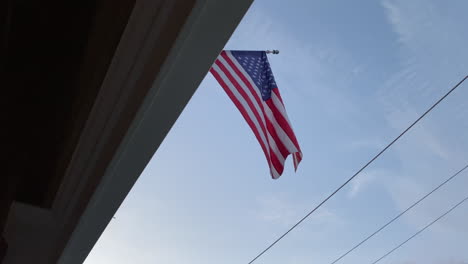 4k-60p-Bandera-Americana-Ondeando-En-El-Crepúsculo,-Después-Del-Atardecer