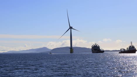 Bau-Von-Meereswindmühlen-In-Norwegen
