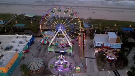 Ferris-wheel-at-amusement-park-at-carolina-beach-nc