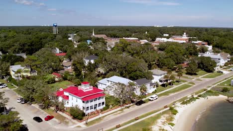 Aerial-push-into-town-of-southport-nc,-north-carolina-small-town-america