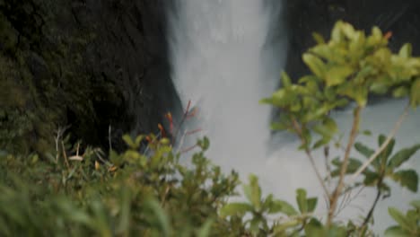 Stunning-Pailon-Del-Diablo-Waterfall-Or-Devil\'s-Cauldron-In-Baños-De-Agua-Santa,-Ecuador