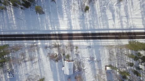 Winterliche-Eisige-Straße-Im-Finnischen-Lappland-7